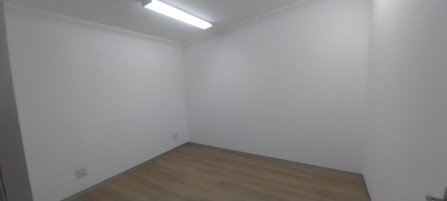 To Let Commercial Property for Rent in Vincent Eastern Cape